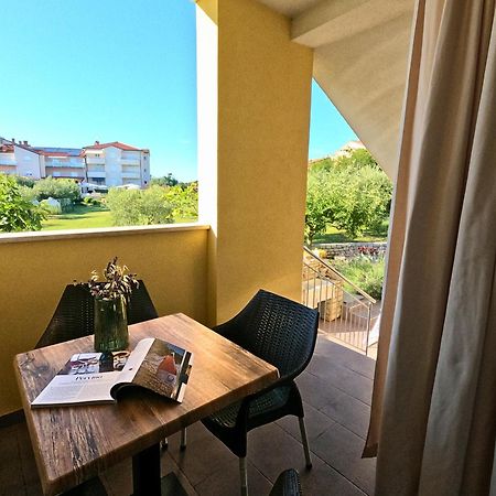 Apartments Goltes Lovrečica Eksteriør bilde