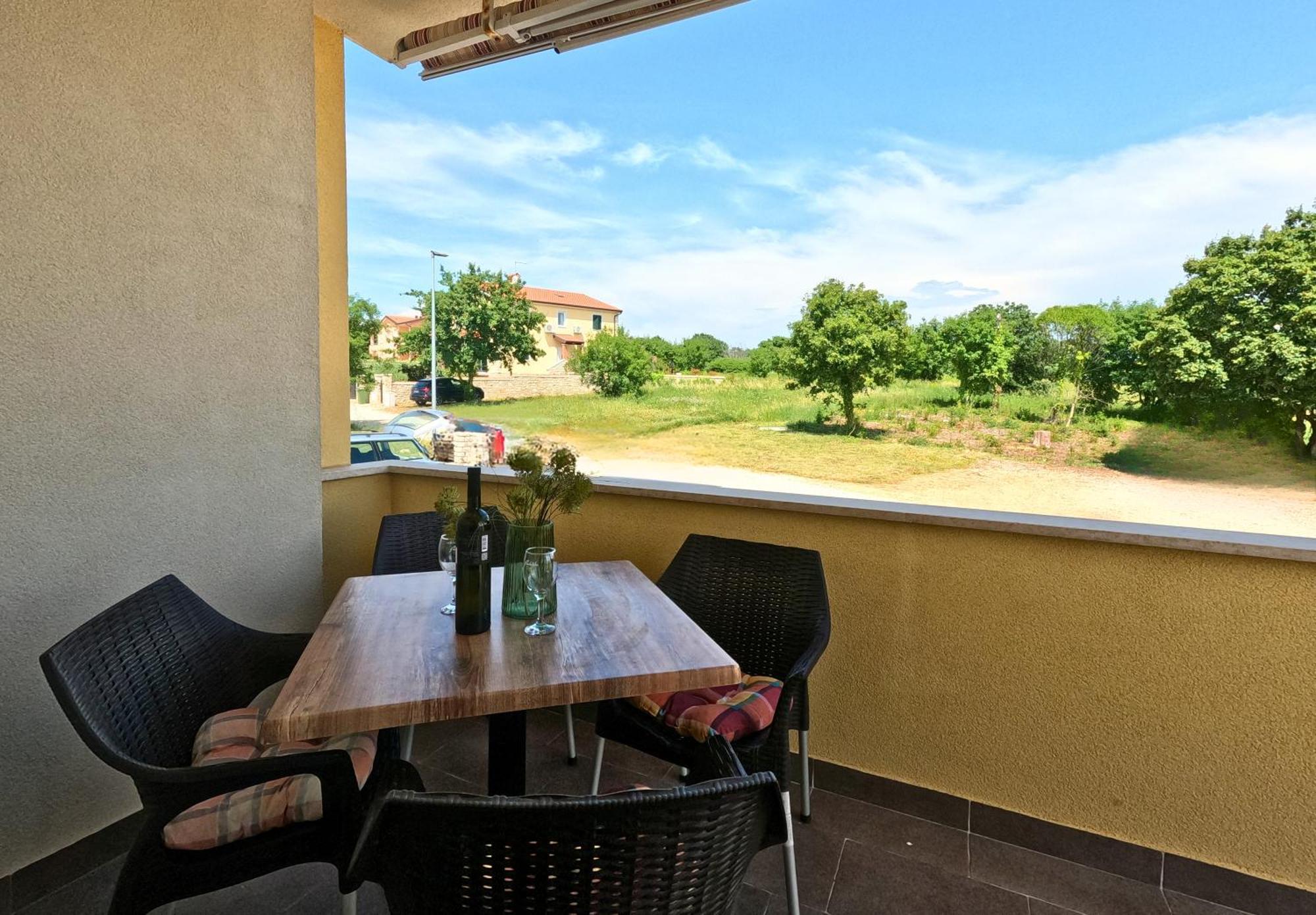 Apartments Goltes Lovrečica Eksteriør bilde