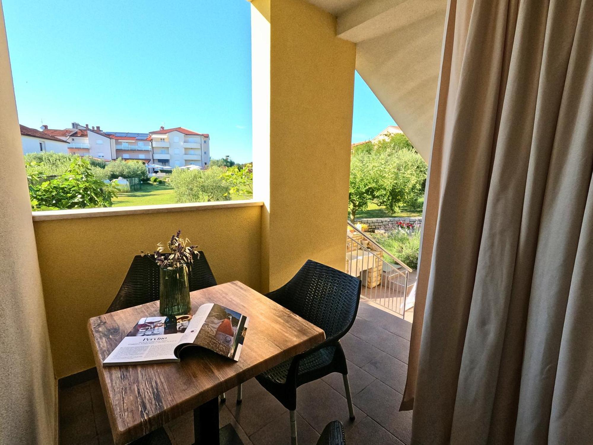 Apartments Goltes Lovrečica Eksteriør bilde